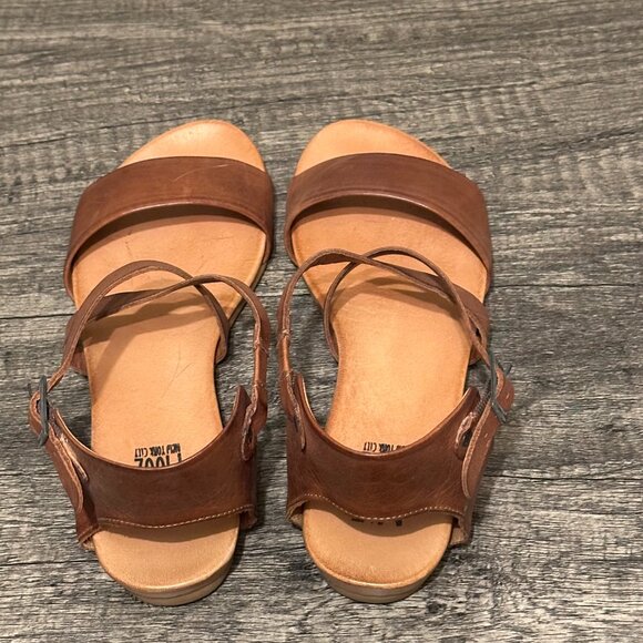 Miz Mooz Aster Sandal in Brandy, Size 7 - Picture 2 of 8